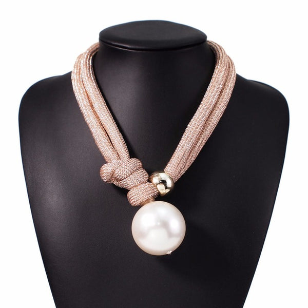 Big Pearl Pendant Necklace